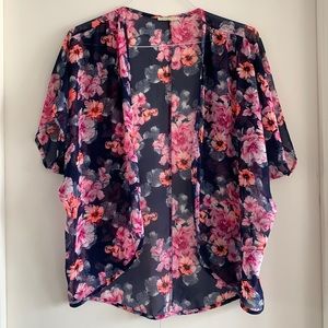 Short sleeve floral kimono- S.
